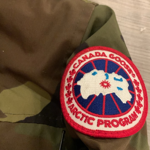 Canada Goose like new authentic women’s limited edition jacket. - Picture 2 of 6